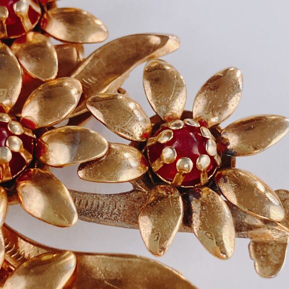 VTG 1940s Brooch Gold Tone Floral Red Glass Cabochons Mid Century Bouquet Pin - Picture 3 of 12